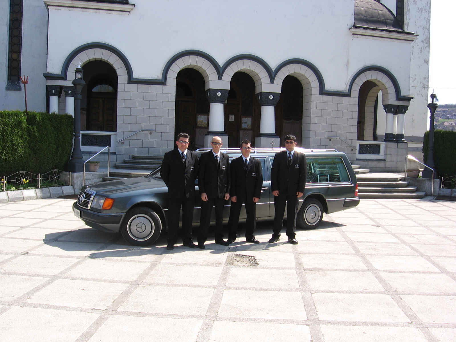 74893428_poarta_edenului_s.r.l._image