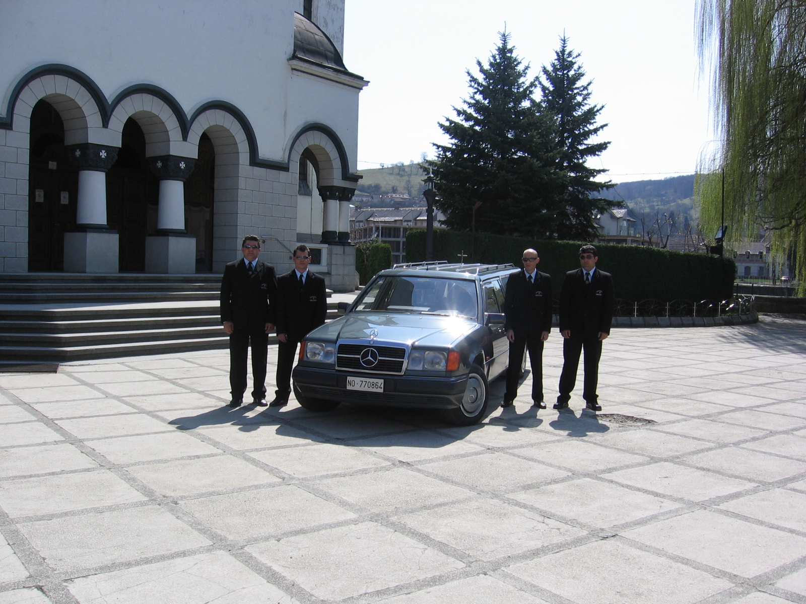 POARTA EDENULUI S.R.L.